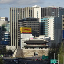 周辺はこのようなビジネス街になっています。