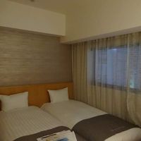 ツインには狭い部屋だった。