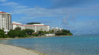 地元の海、週末は、人がいっぱいです。