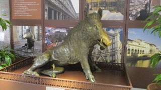 鼻は金ピカで撫でごたえあります