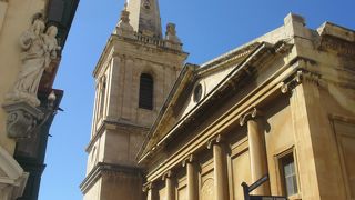 尖塔がとても目立つ教会だと思いました