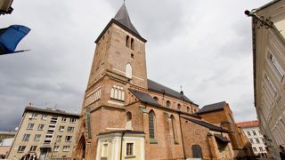 見応えのあるレンガ造りの教会