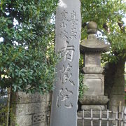 第３代将軍徳川家光がたびたび訪れたという南蔵院は、山吹の里の碑の北側にあります。
