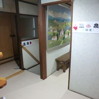 古の雰囲気が漂う館内。