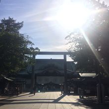 中門鳥居と拝殿