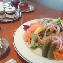 サラダ中心のプレート