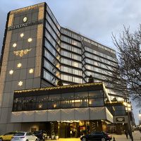 絶対に川側の部屋です。