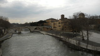 テヴェレ川にある島