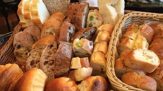 パン食べ放題ランチ