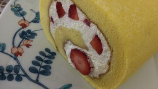 期間限定あまおうロールケーキ