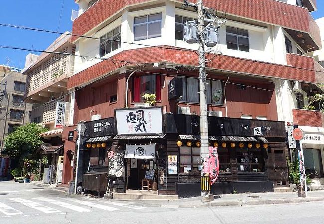 赤味噌ラーメン、白味噌ラーメン、どちらも美味しかった。那覇のオフィス街にある