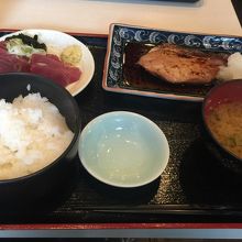 ぶり照り焼きとかつお刺身ランチ