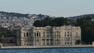 ボスポラス大橋のアジア側麓にあるベイレルベイ宮殿