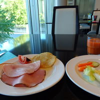 朝食は色々ありますが、ニンジンジュースはオススメです☆