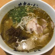 黒ラーメン