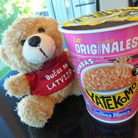 朝食。お湯入れて３分で完成。うどんのようなさっぱり系でした