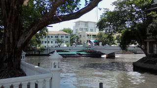 運河とボートの眺めがいい