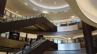 ショッピングがたのしい。食事がおいしい。いつまでいてもあきないところです。