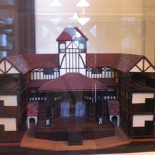 坪内記念演劇博物館の入口に置かれている記念博物館の模型です。