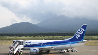 利尻富士と飛行機をまとめて見ることができます。