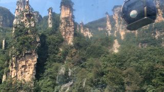 やはり岩の険しさと松の緑のコントラストよい