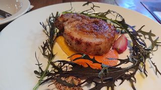 ゆったり、寛ぎの贅沢空間でリーズナブルランチ