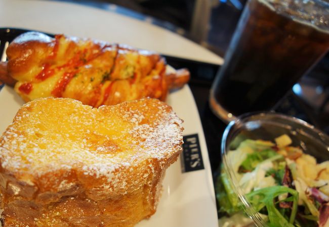 モーニングセットは４１０円でサラダも付いて、お得です。