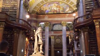 美しいすぎる図書館