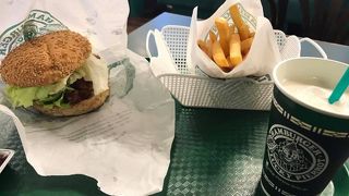 ラッキーピエロ（五稜郭公園前）