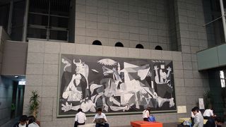 ゲルニカのレプリカがあります