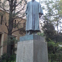 大隈重信の銅像です。早稲田キャンパスの、ほぼ中央にあります。