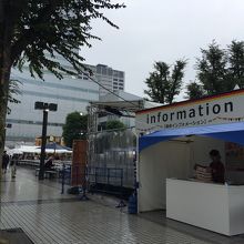 台風の影響で盛り上がらず