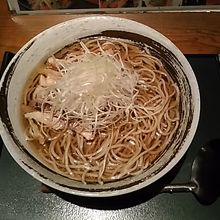 冷たい肉そば普通盛り(700円)