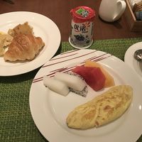 朝食バイキングの品数多い