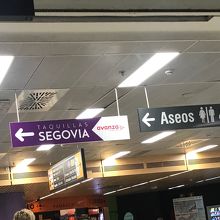緑じゃなく紫のセゴビア行きの看板を目当てに