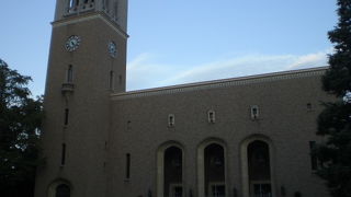 早稲田大学の大隈記念講堂は、重要な式典を行う他、各国首脳等が演説を行う場でもあります。