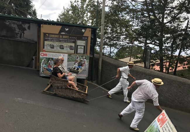 マデイラ名物のすべり台、トボガン