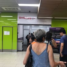 ここがチケット売り場。観光客が多いので時間かかります