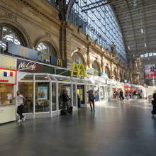 広々とした駅構内です