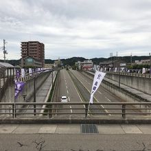 春日山駅より春日山城跡を望む
