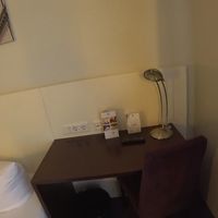 ベットサイドのコンセント口は便利