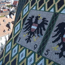 ハプスブルクの紋章が描かれた屋根瓦