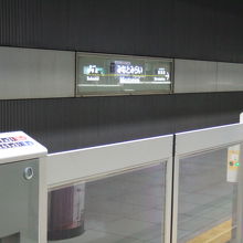 みなとみらい駅のホーム