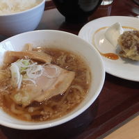 朝からラーメンと揚げまんじゅう。