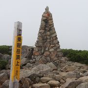 広くておおらかな山頂