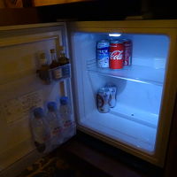 ３５周年の冷蔵庫内のミネラルウォーター