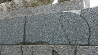 狛犬の裏を回って見てください