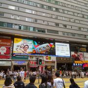 香港でホテル検索サイトで安いホテルはこの建物内のゲストハウスになります。
