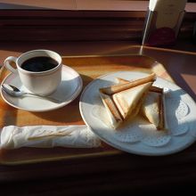 いつものハムタマゴホットサンドです