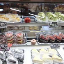 いつも気になっているケーキは種類も豊富です